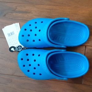 *NWT* Ocean Blue Kids Crocs Size-J2